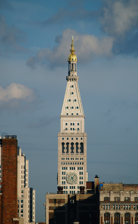 Metropolitan Life Tower by Cesar Serrano