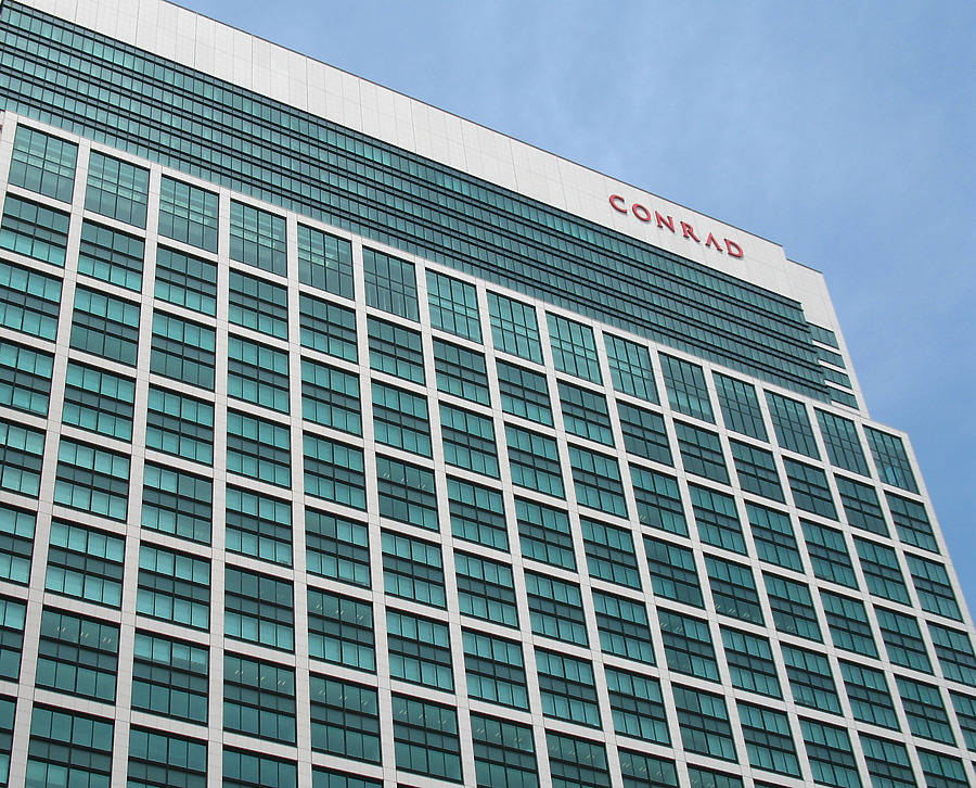 Tokyo Shiodome Building by Kevin Hemphill