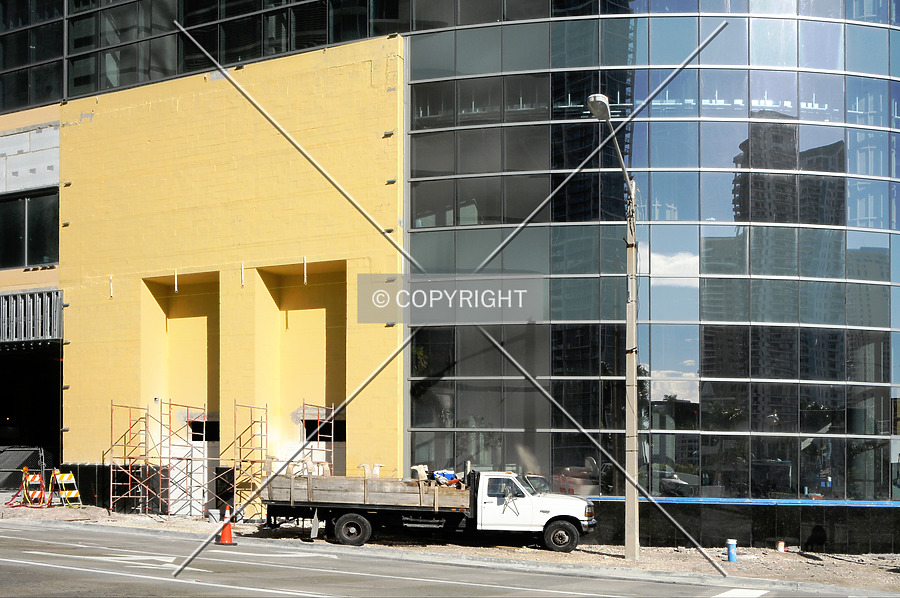 Met 2 JW Marriott Marquis by Jorge Molina