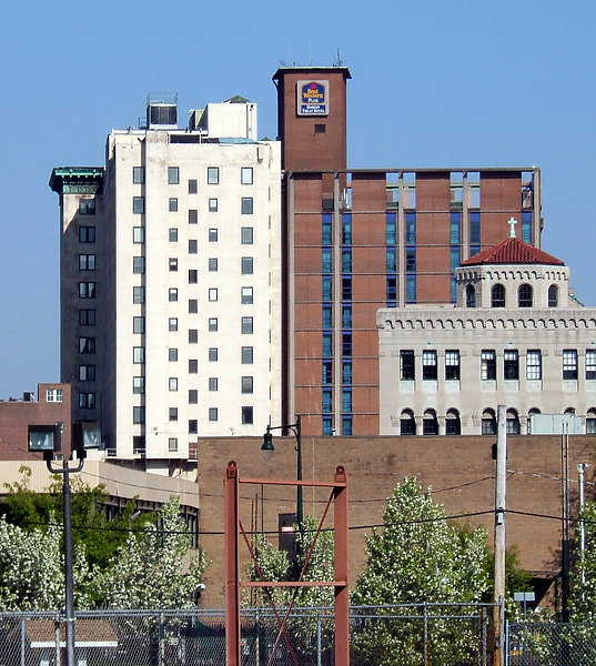 Robert Treat Center