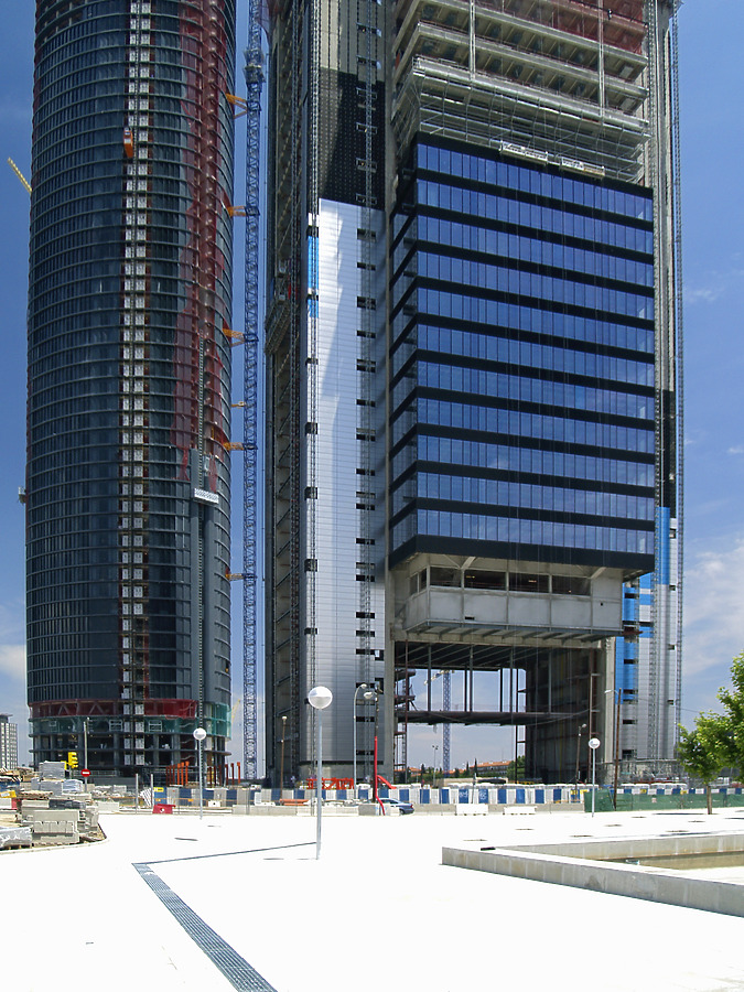 Torre Caja Madrid by Cesar Serrano