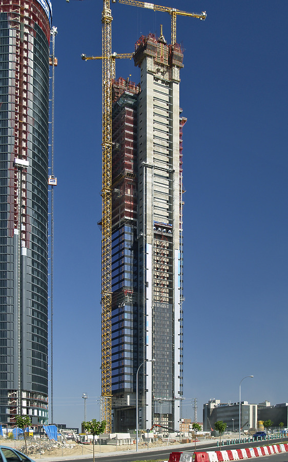 Torre Caja Madrid by Cesar Serrano