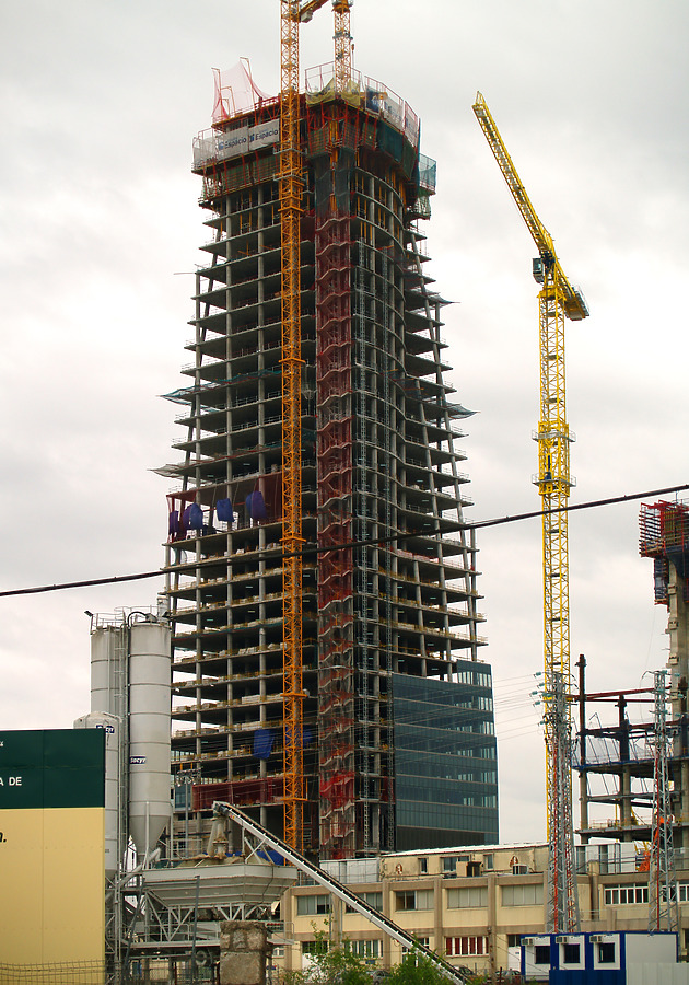 Torre Espacio by Cesar Serrano