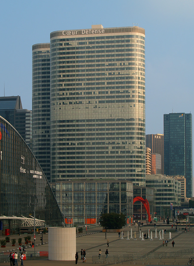 Coeur Défense by Cesar Serrano