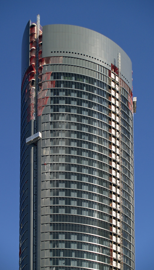 Torre Sacyr Vallehermoso by Cesar Serrano