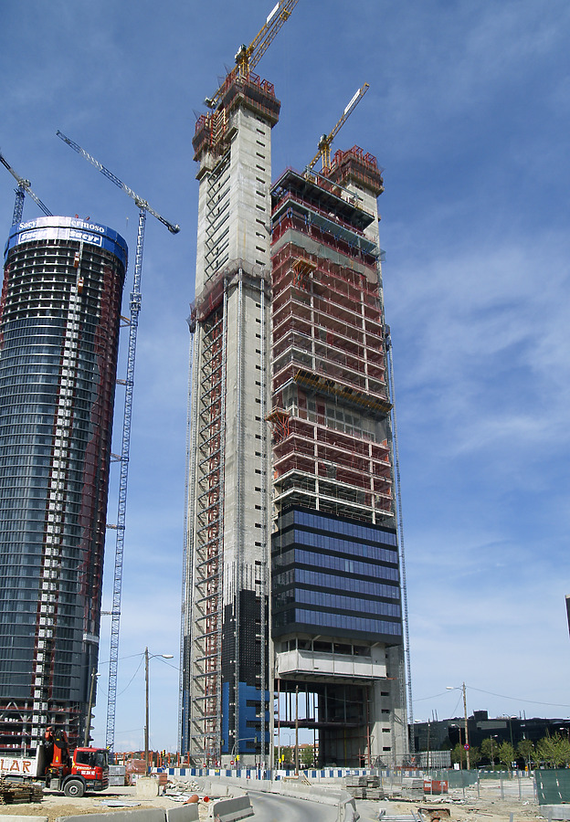 Torre Caja Madrid by Cesar Serrano
