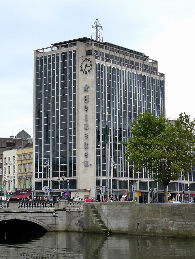 O'Connell Bridge House by Robin Spetz