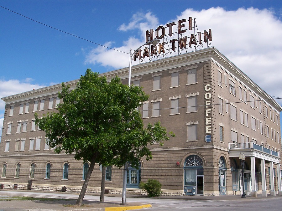 Hotel Mark Twain by Ryan Hildebrand