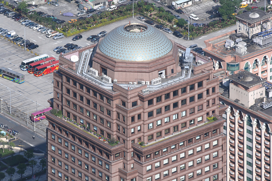 Cathay Financial Center by Michiel van Dijk