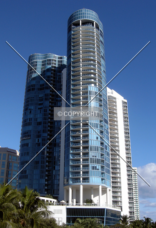 Las Olas River House by Jorge Molina