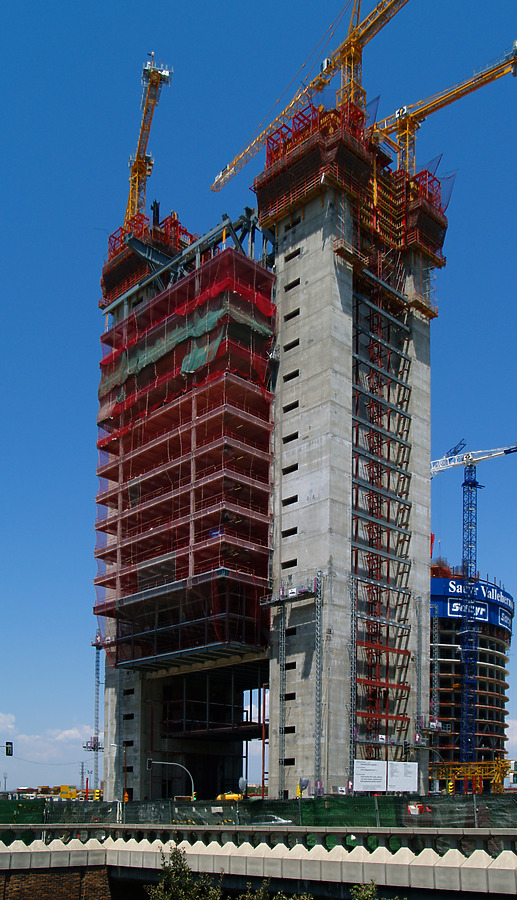 Torre Caja Madrid by Cesar Serrano