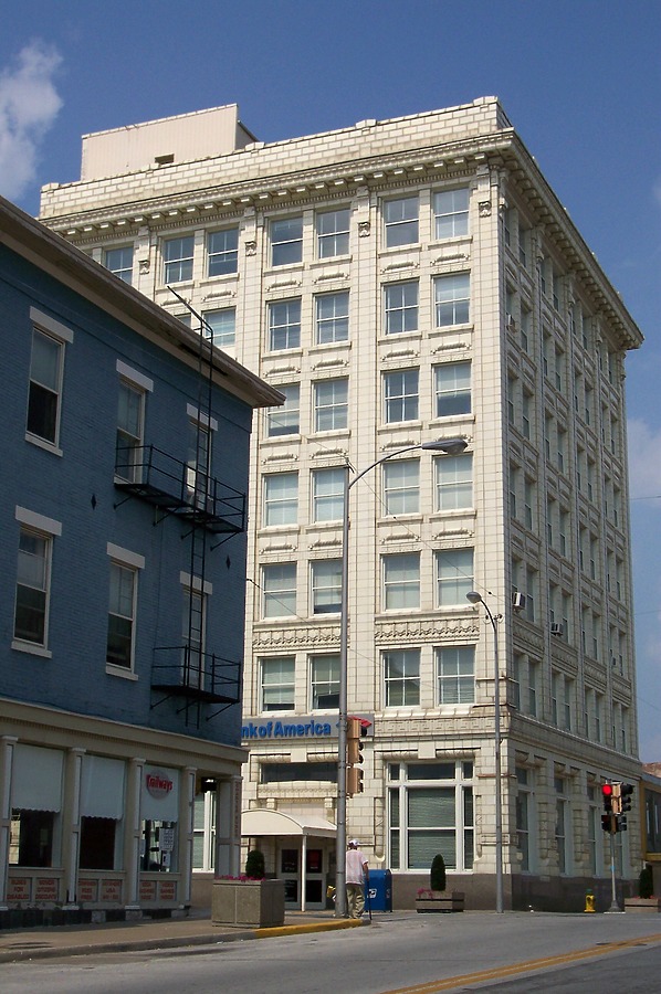 Bank of America Building by Ryan Hildebrand