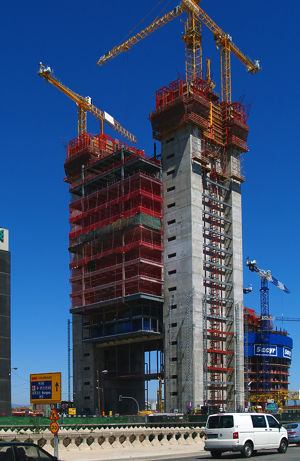 Torre Caja Madrid by Cesar Serrano