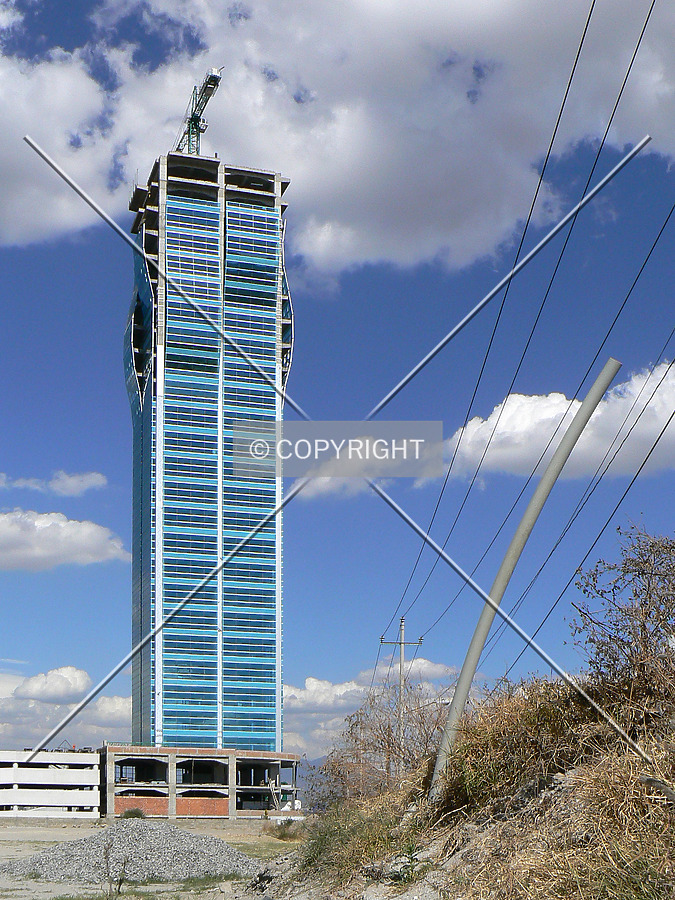 Torre JV III by Luis Ibáñez