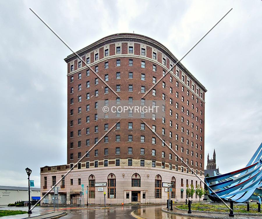 Grand Hotel Niagara by Ryan Hildebrand