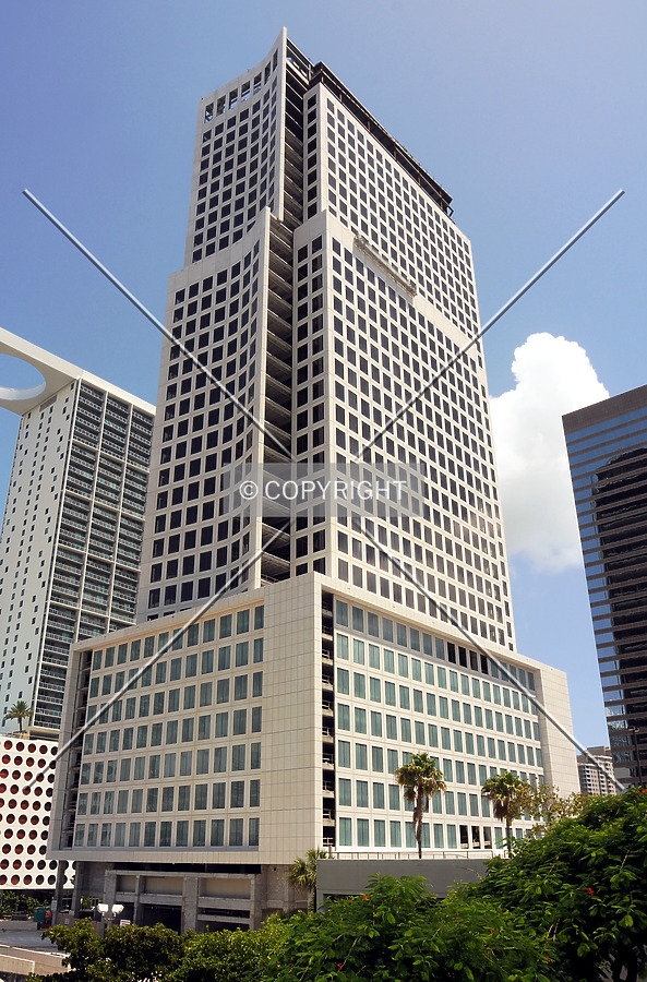Brickell World Plaza by Jorge Molina