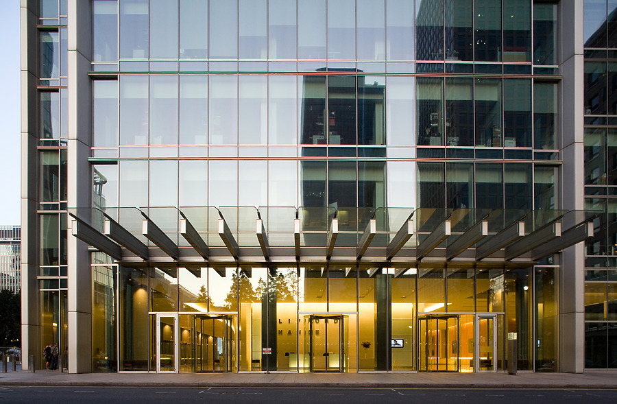 10 Upper Bank Street by Pavel Toczynski