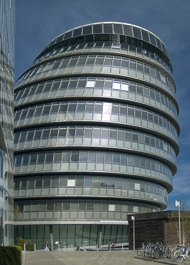 London City Hall by Cesar Serrano