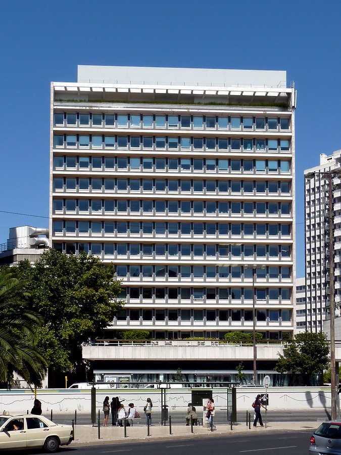 Avenida Engenheiro Duarte Pacheco, 26 by Robin Spetz