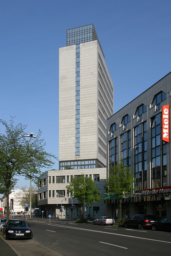 Landeszentralbank by Michiel van Dijk
