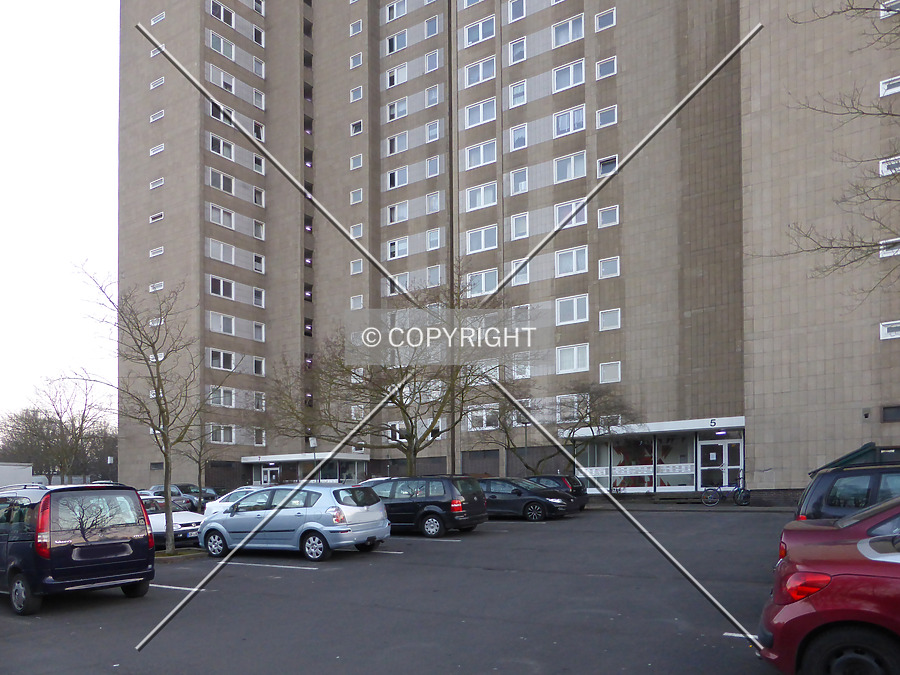 Fritz-Remy-Straße 5-7 by Nephilim