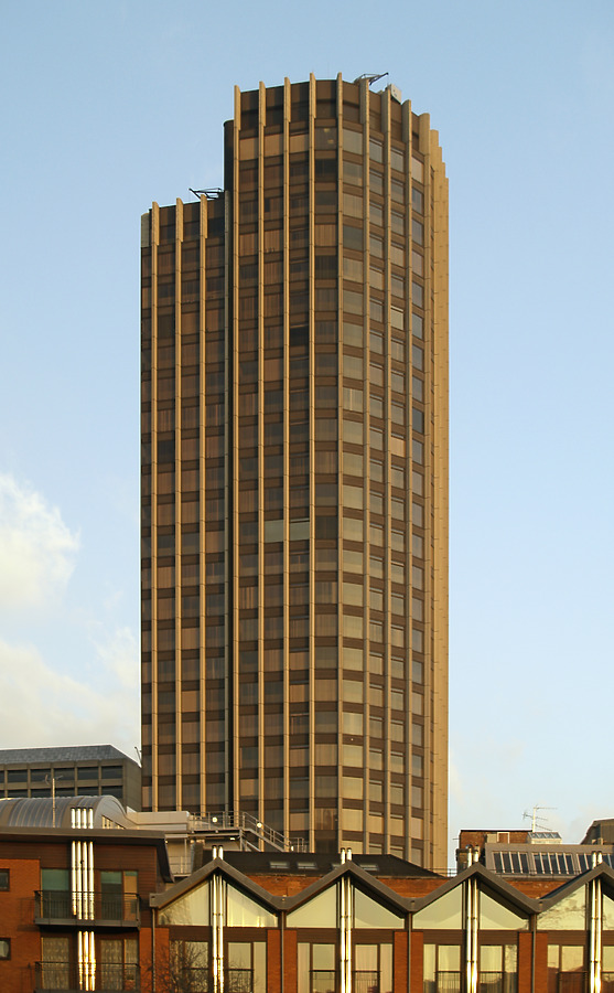 South Bank Tower by Cesar Serrano
