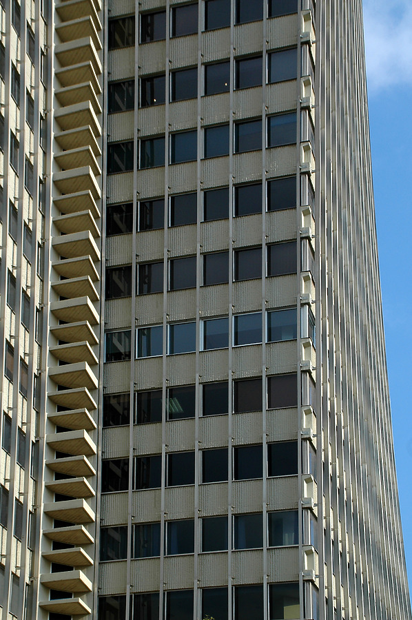 Edificio Colón by John Bek