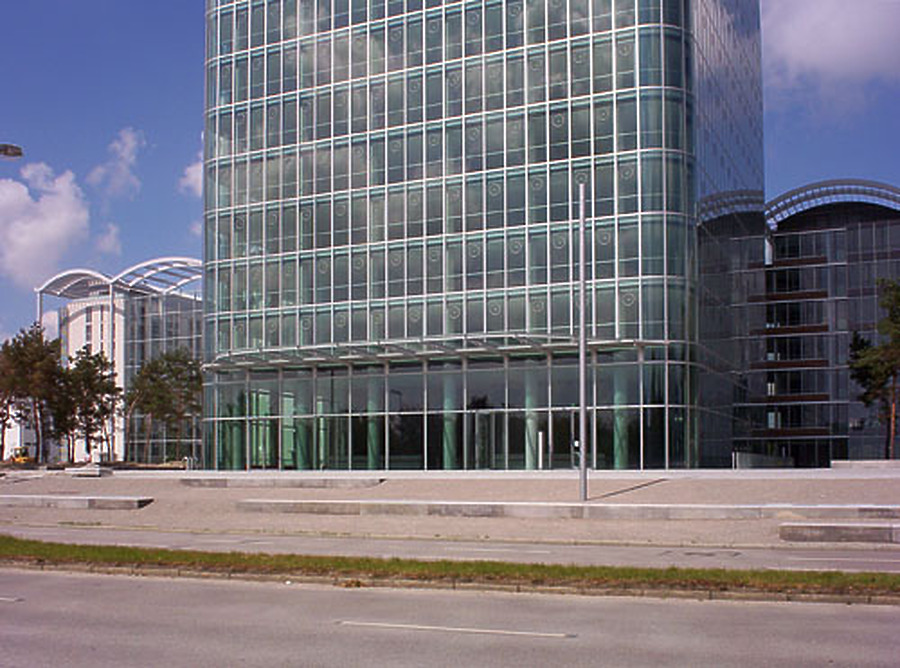 Hochhaus Uptown München by Pavel Toczynski