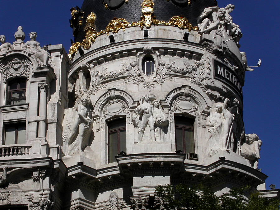 Edificio Metropolis by Cesar Serrano