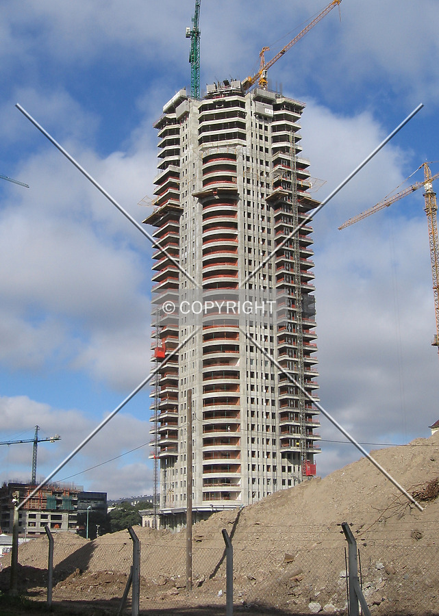 Torre Renoir 1 by Maximiliano Buono