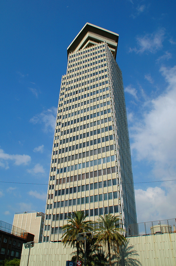 Edificio Colón by John Bek
