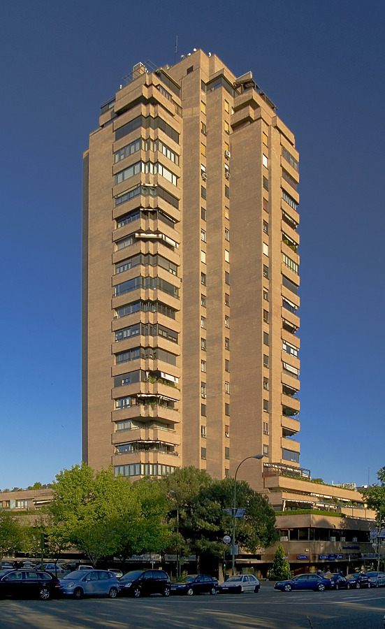 Torre Retiro by Cesar Serrano