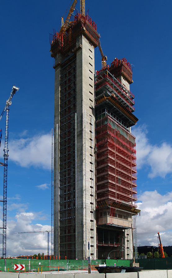 Torre Caja Madrid by Cesar Serrano