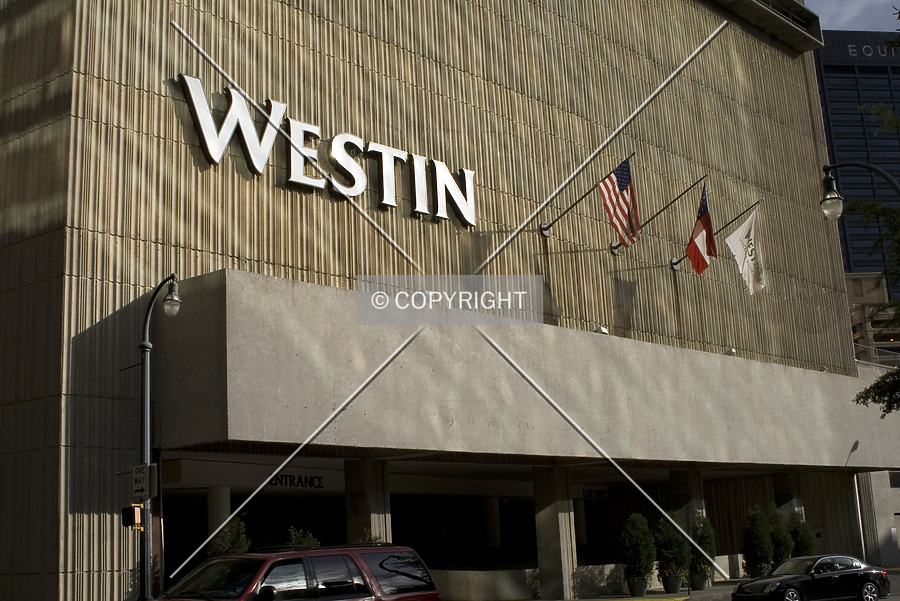 Westin Peachtree Plaza by Martin Bugajski