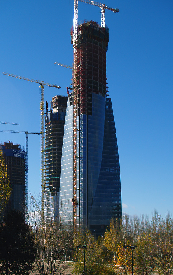 Torre Espacio by Cesar Serrano