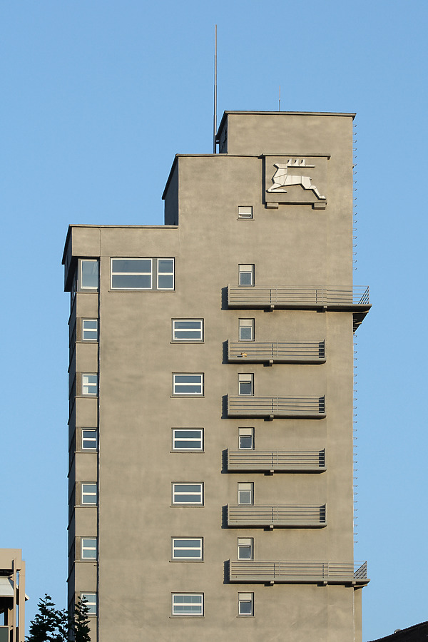 Tagblatt Turmhaus by Michiel van Dijk