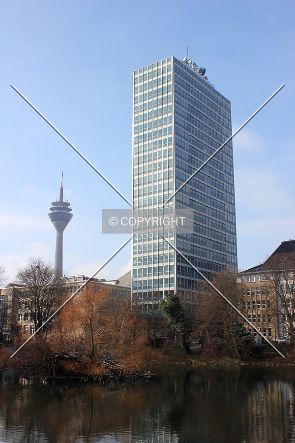 Vodafone-Hochhaus by Florian Barbier