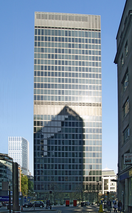 Aviva Tower by Cesar Serrano
