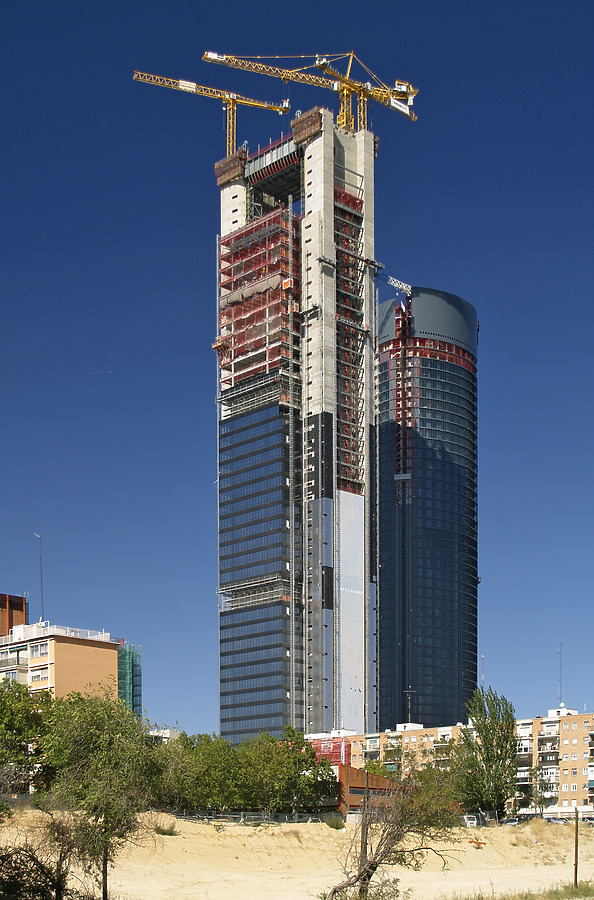Torre Caja Madrid by Cesar Serrano
