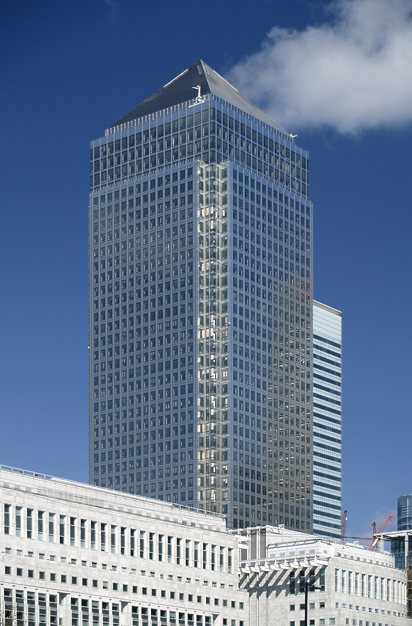 One Canada Square by Cesar Serrano