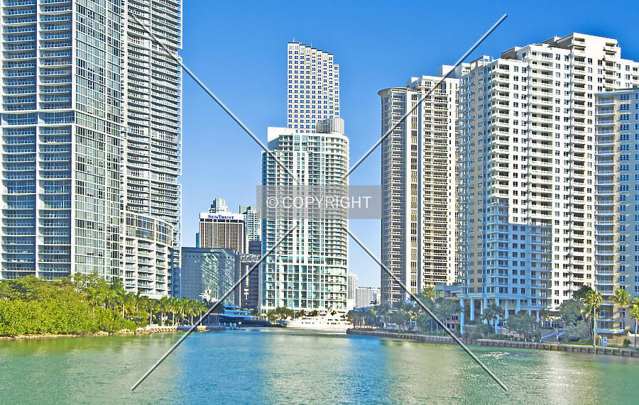 Met 1 by Jorge Molina