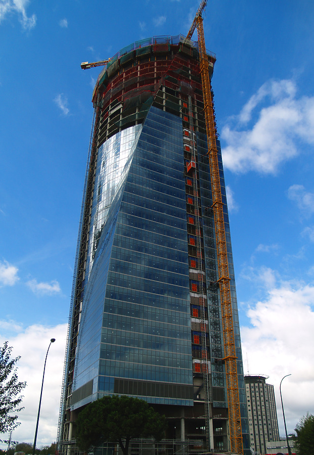 Torre Espacio by Cesar Serrano