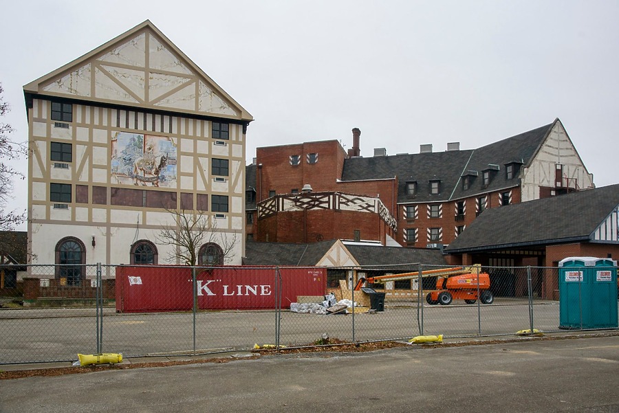 Urbana-Lincoln Hotel by Darrell Hoemann/C-U Citizen Access