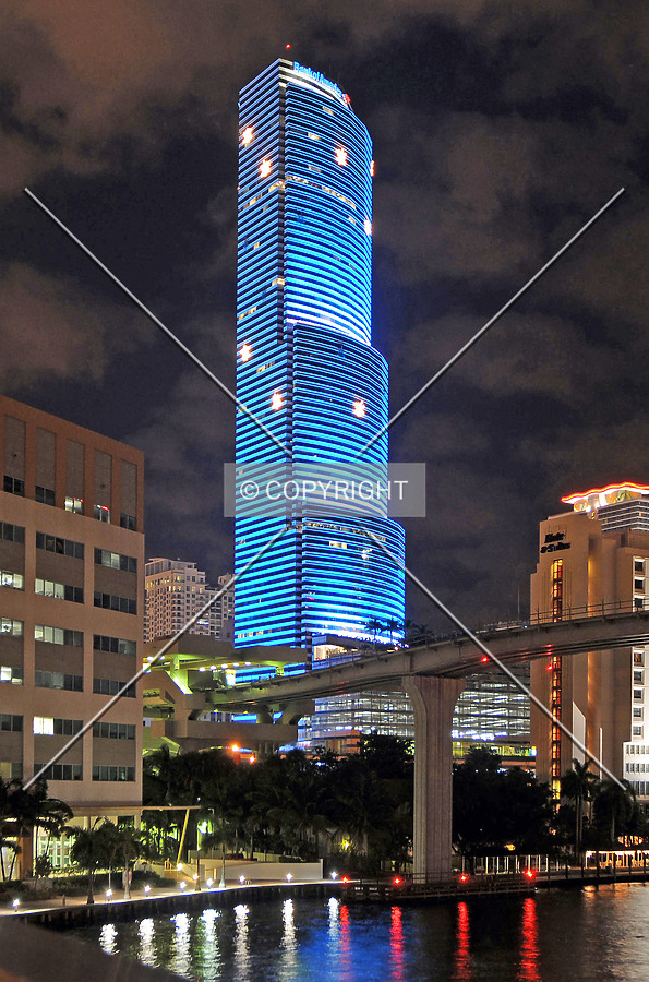 Miami Tower by Jorge Molina