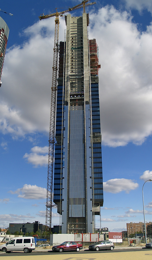 Torre Caja Madrid by Cesar Serrano