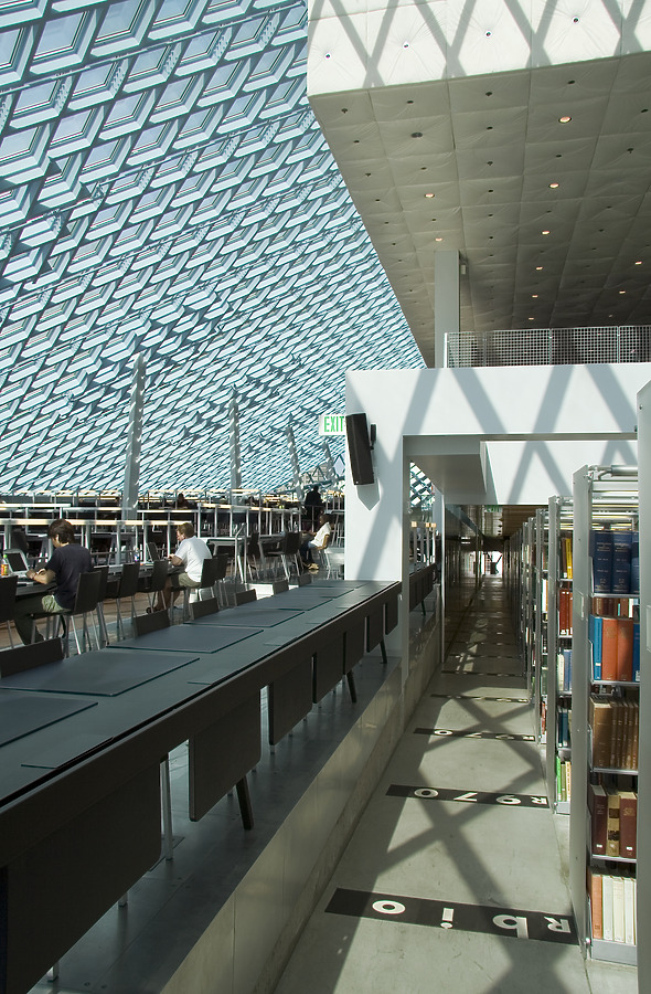 Seattle Central Library by Pavel Toczynski