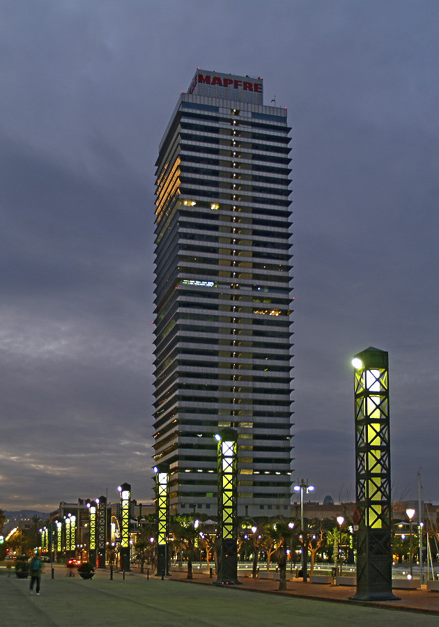 Torre Mapfre by Cesar Serrano