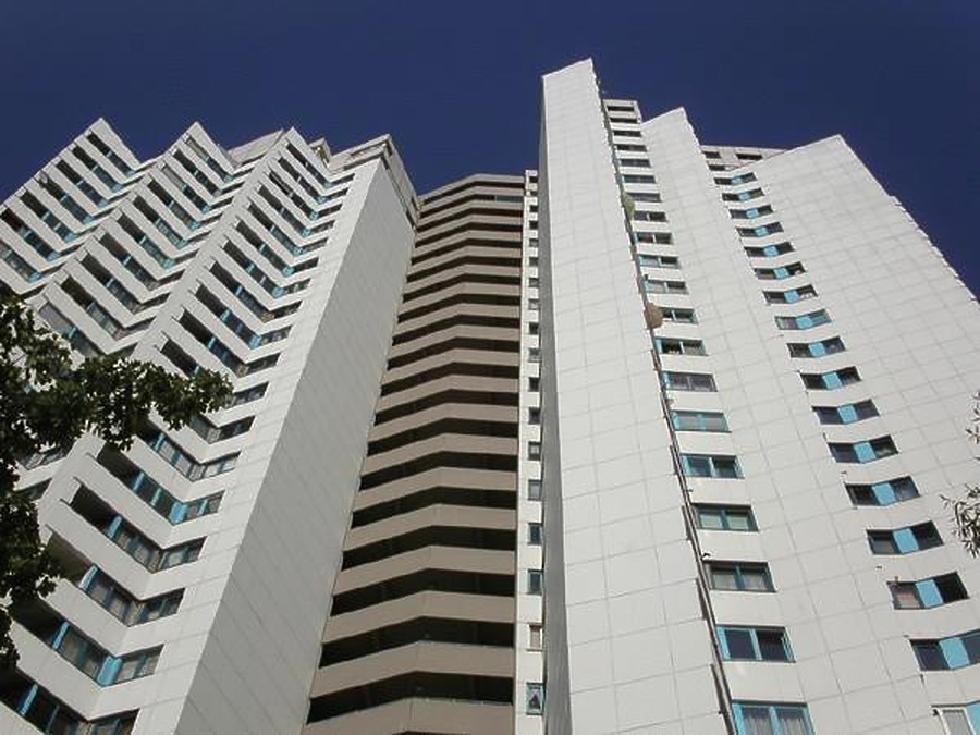 Zwickauer Damm 12 by Cesar Serrano