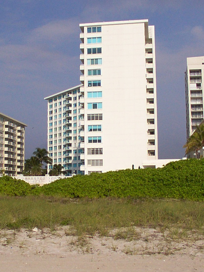 La Costa Condominiums by Daniel Kieckhefer