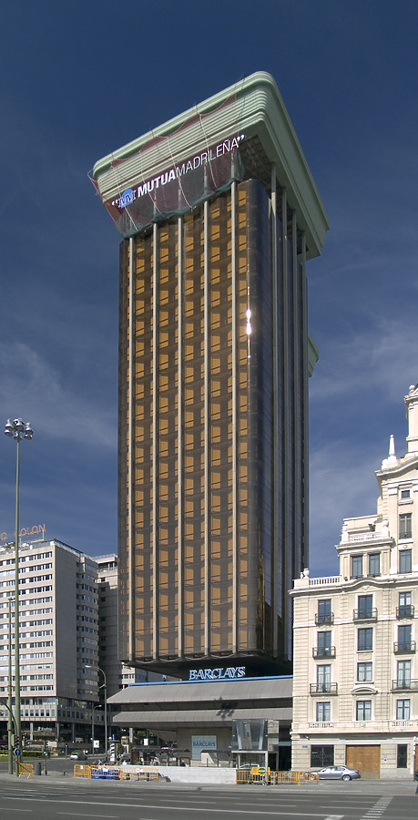Torre Colón by Cesar Serrano